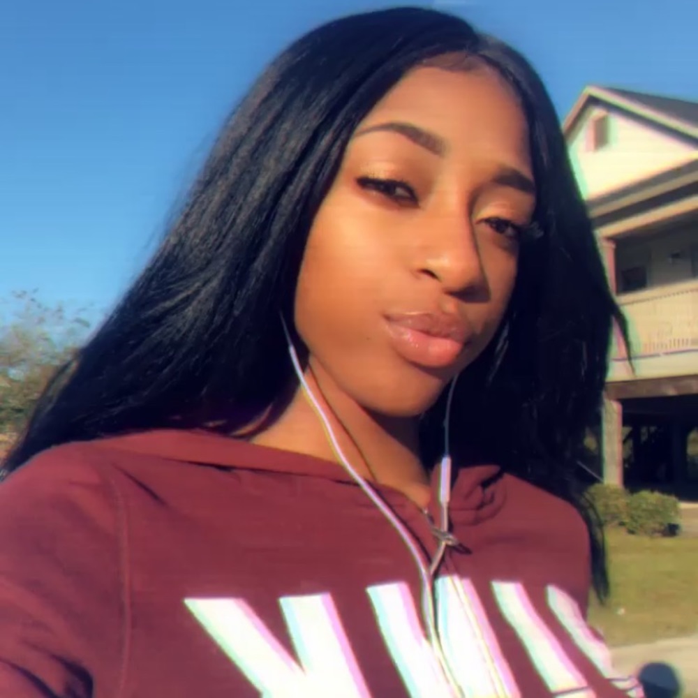 Meet your Posher, Felicity